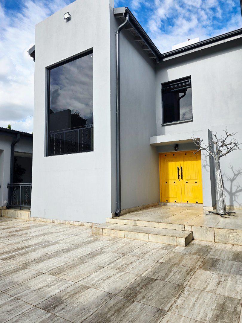 6 Bedroom Property for Sale in Wilkoppies North West